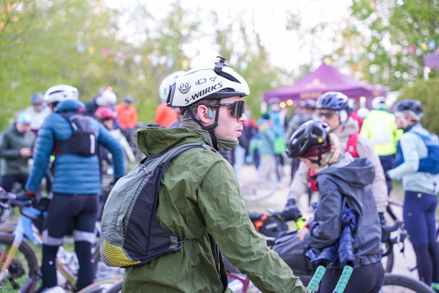 Radfahrerinnen und Radfahrer bei einem Ultra-Event