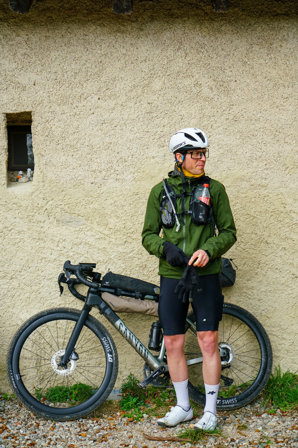 Ultra-Radfahrer mit Bikepacking-Rad